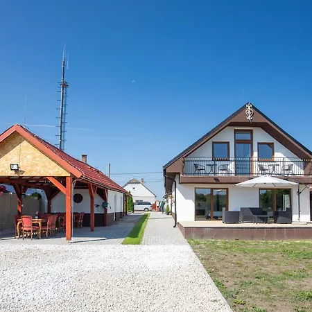 Penzión pre hostí -villa Vintage B 104 3*